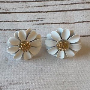 Embellished Daisy Stubs